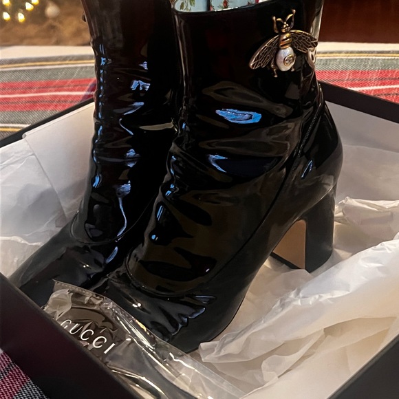 GUCCI
Patent Calfskin GG Lois Bee Ankle Booties 38.5 Black - Picture 2 of 10